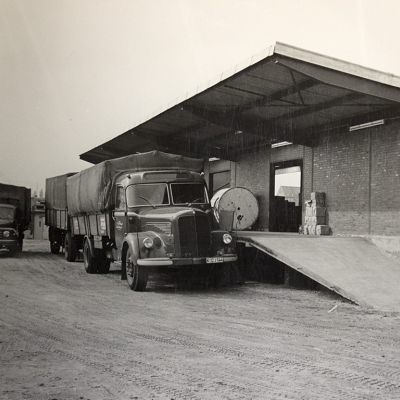 Übersee-Spedition Paul Weidlich GmbH - Hamburg - Europaweite LKW Transporte - Seit 1973