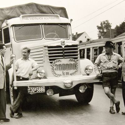 Übersee-Spedition Paul Weidlich GmbH - Hamburg - Europaweite LKW Transporte - Seit 1973