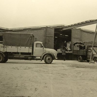 Übersee-Spedition Paul Weidlich GmbH - Hamburg - Europaweite LKW Transporte - Seit 1973